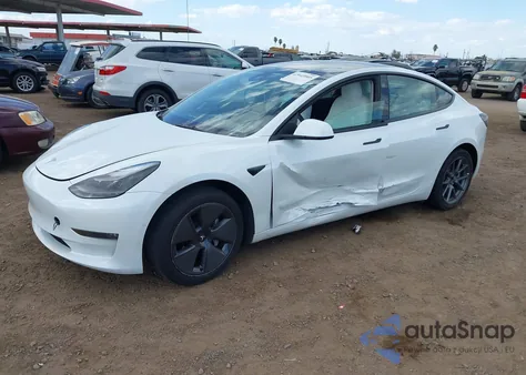 2022 Tesla Model 3 Long Range Dual Motor All-Wheel Drive z USA, uszkodzony, nr VIN 5YJ3E1EB8NF338947